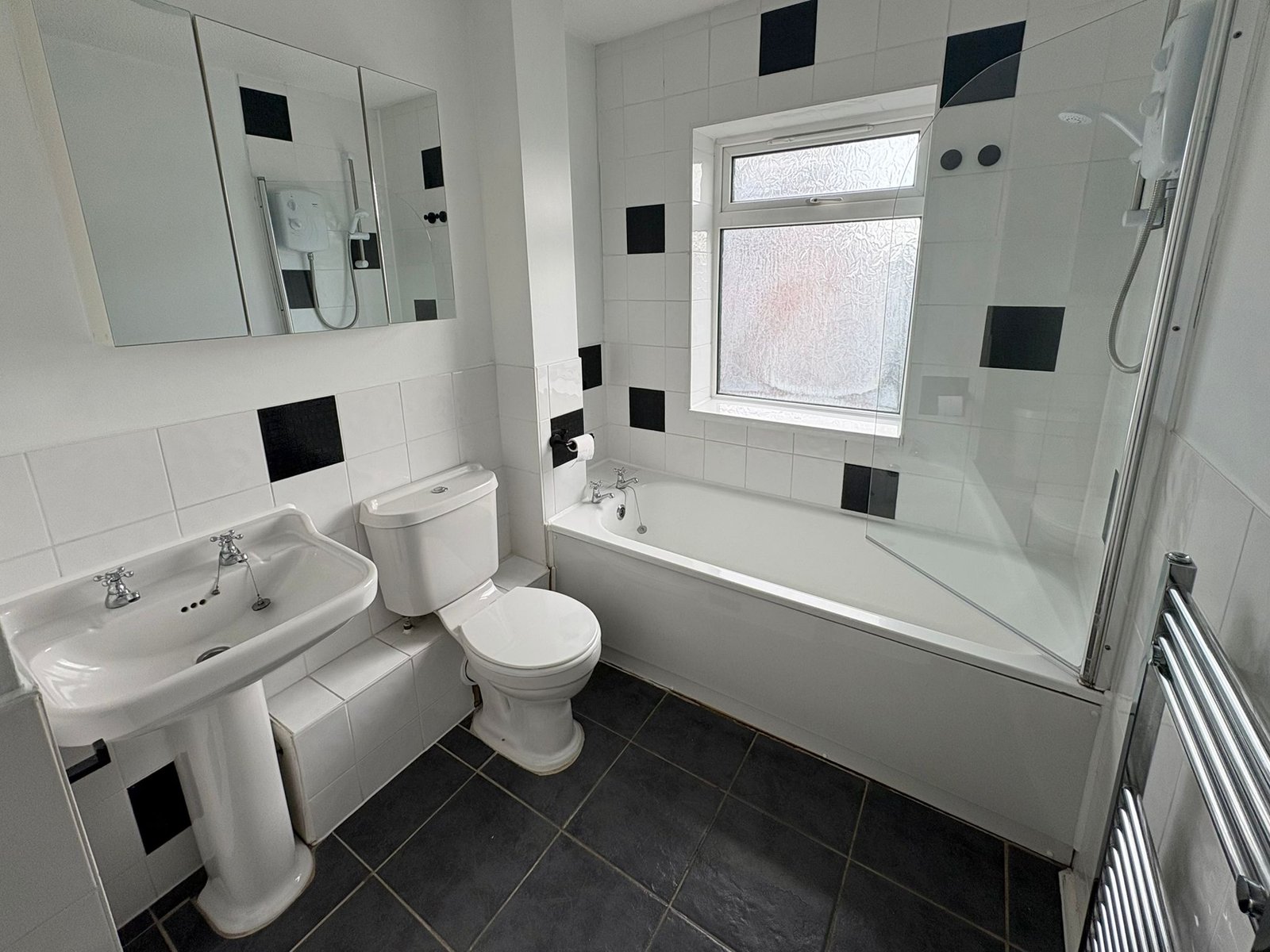 Two Bedroom Flat — photo 11