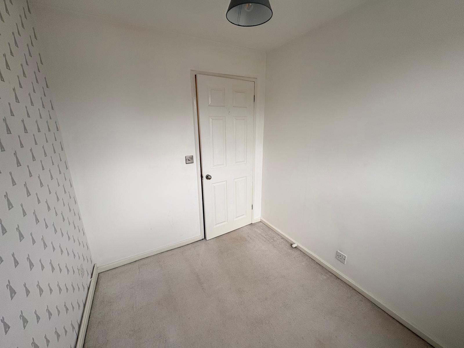 Two Bedroom Flat — photo 9