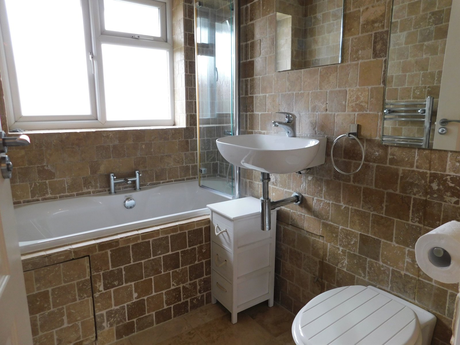 Two/Three Bedroom Bungalow — photo 3