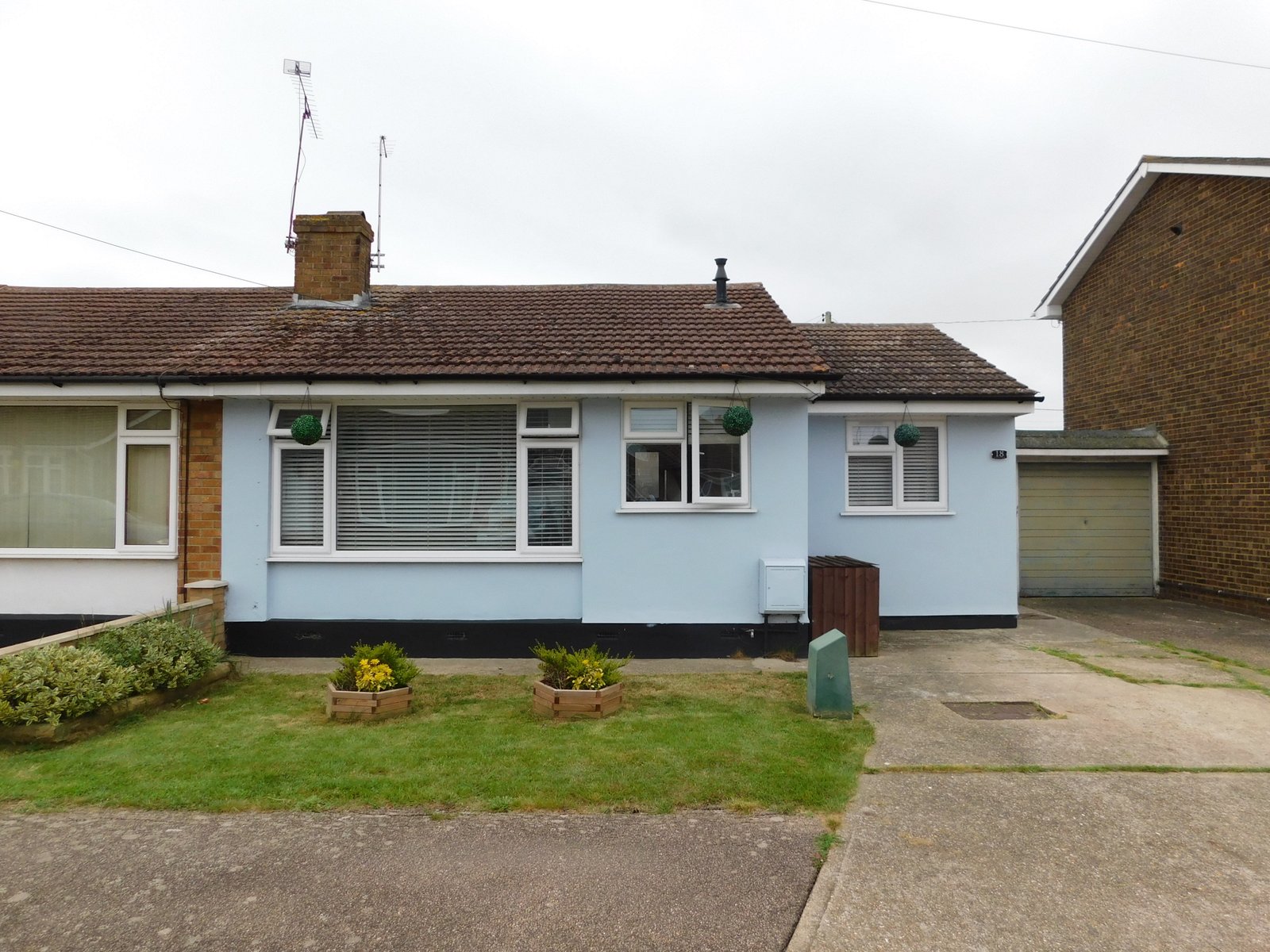 Two/Three Bedroom Bungalow — photo 14
