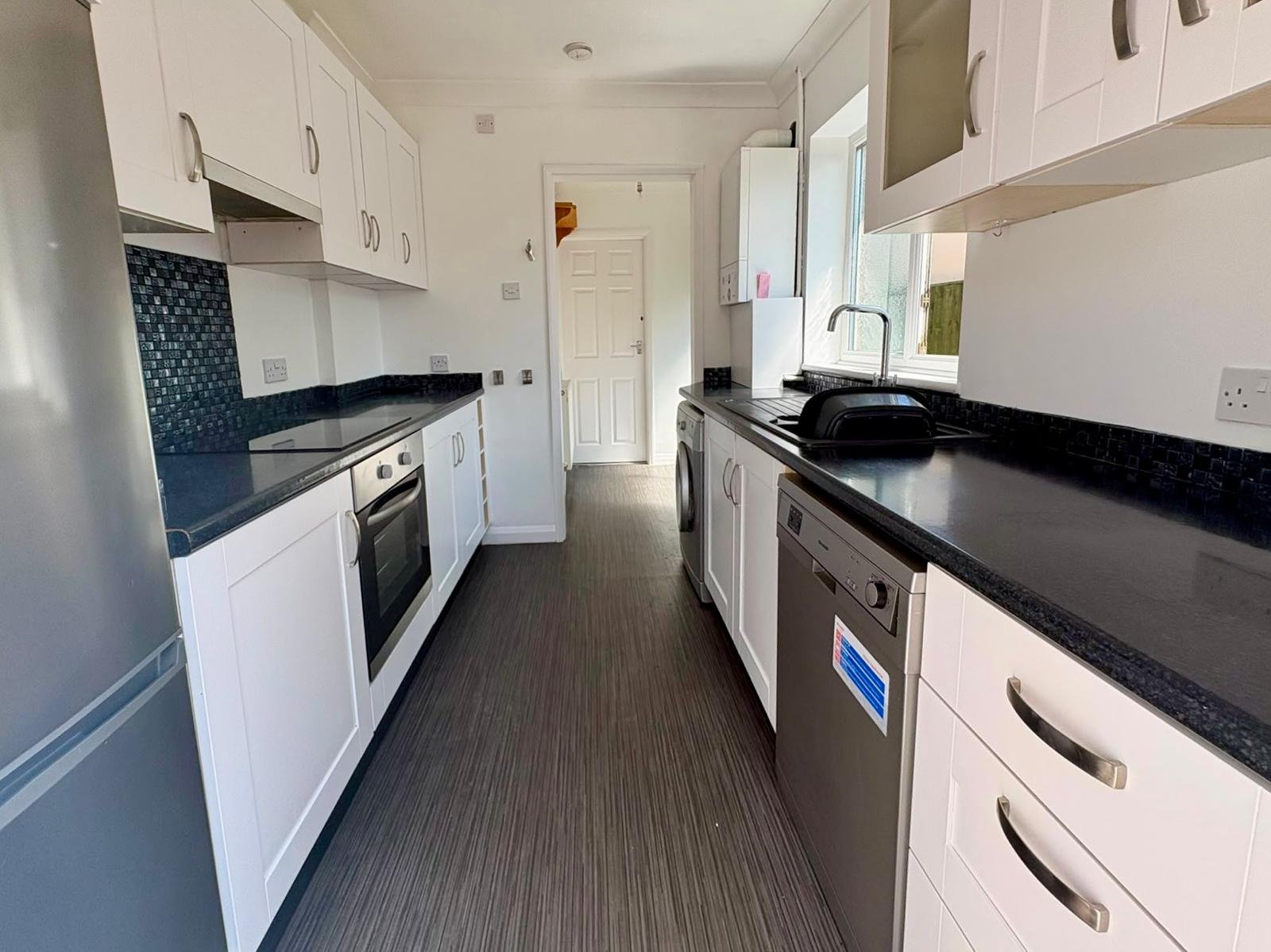 Two Bedroom Bungalow — photo 2