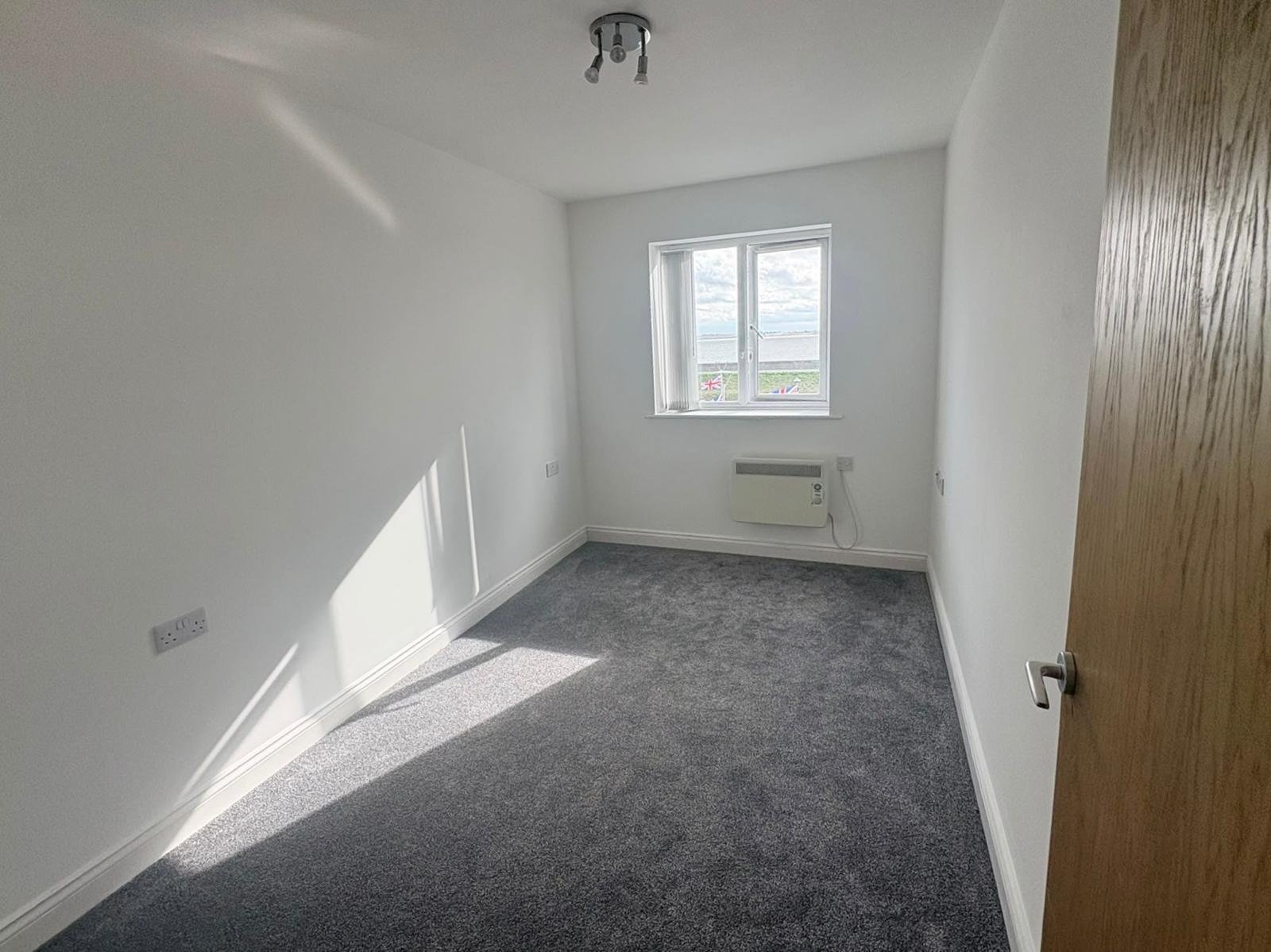 Two Bedroom FLat — photo 9