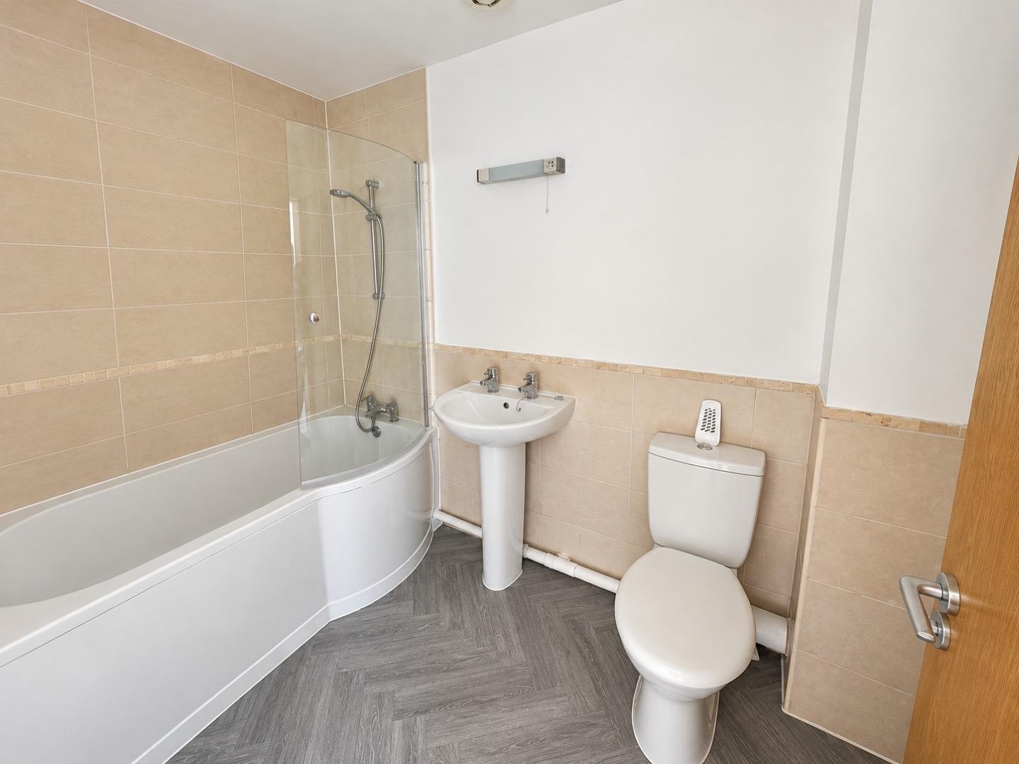 Two Bedroom FLat — photo 11